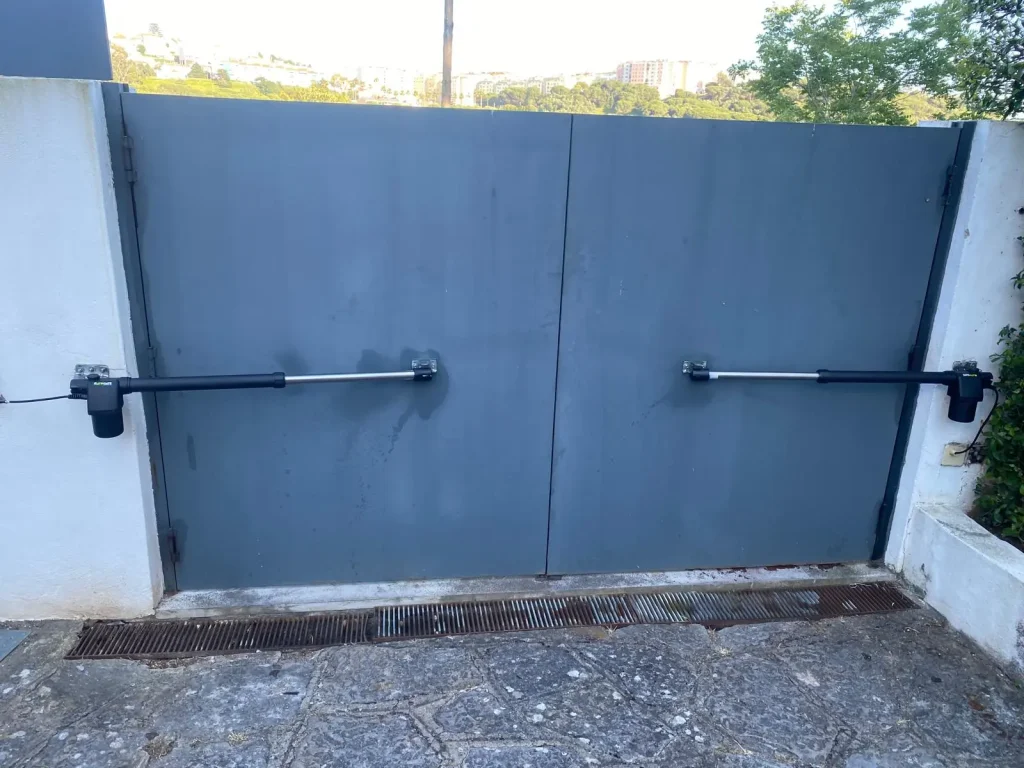 Portão depois da manutenção técnica